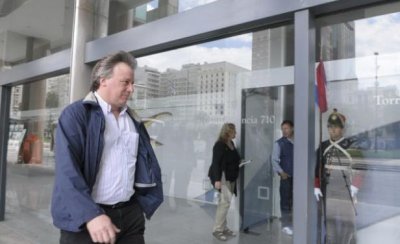 Fernando Lorenzo llega a la Torre Ejecutiva. El ministro mantuvo silencio respecto a la declaraci&oacute;n de inconstitucionalidad.