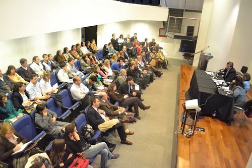 Comerciantes y consumidores unidos ante sistema de tarjetas de cr&eacute;dito