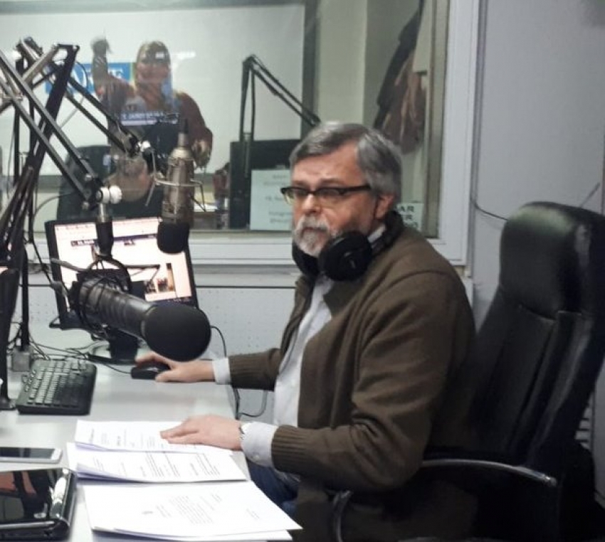 H&eacute;ctor Luna, conductor del Informativo Carve del Fin de Semana