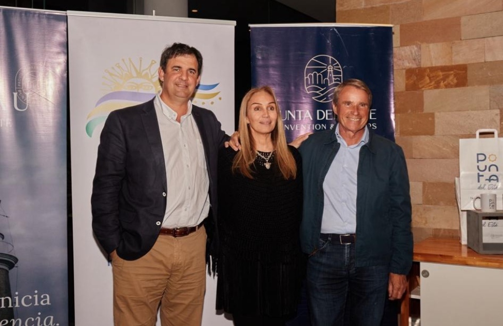Alejandro Rivero, Presidente de Bureau Punta del Este; Graciela Caffera, Direrctora Ejecutiva de la Uni&oacute;n de ambas Asociaciones; Juan Carlos Sorhobigarat, Presidente de Destino Punta del Este.