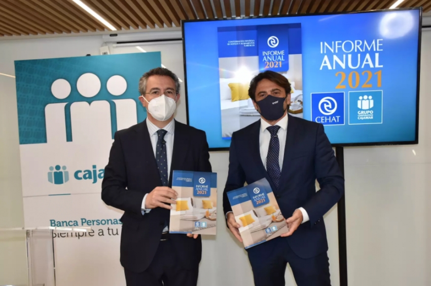 El presidente de Cajamar, Eduardo Bahamonde, y el presidente de Cehat, Jorge Marichal