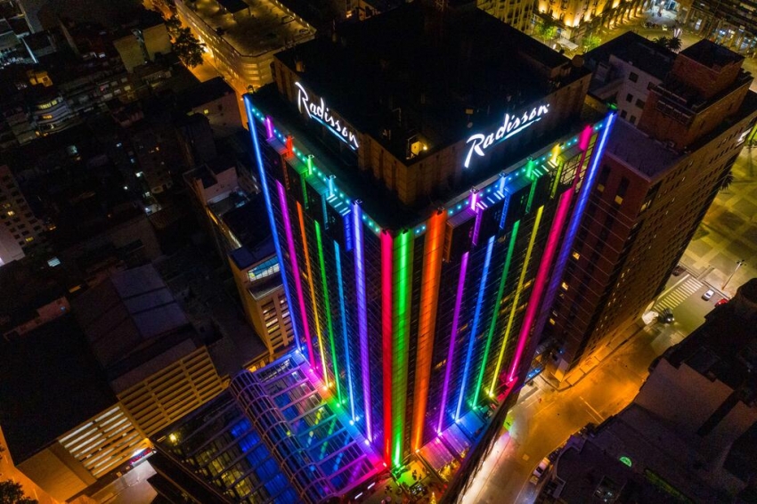 Esto es lo que hacen "los grandes capitales que no ponen nada": Radisson Montevideo solidario