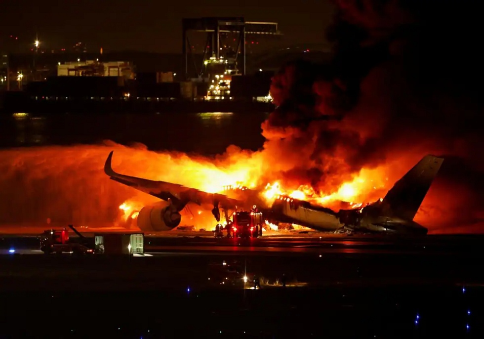 Choca avi&oacute;n de la Guardia Costera de Jap&oacute;n con un avi&oacute;n de Japan Airlines en Tokio