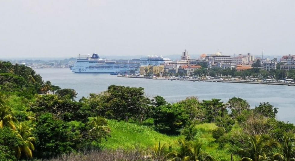 Crucero de una de las compa&ntilde;&iacute;as afectadas atracado en La Habana (Cuba).