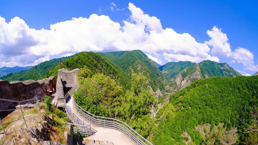 Castillo de Poenari en Ruman&iacute;a.