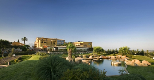 Top 10 de hoteles para hacer turismo enol&oacute;gico