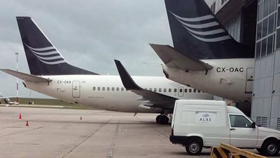 Leyenda de la foto aparecida en Twitter este martes: En el hangar, la flota habilitada para volar... pic.twitter.com/o3nUUje7R8