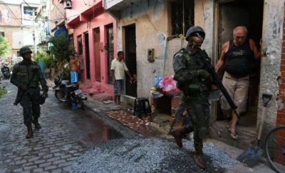 Dos mil polic&iacute;as refuerzan seguridad en Rio de Janeiro