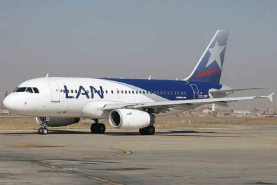 Autorizaron a LAN a continuar con los vuelos entre Rosario y Lima 