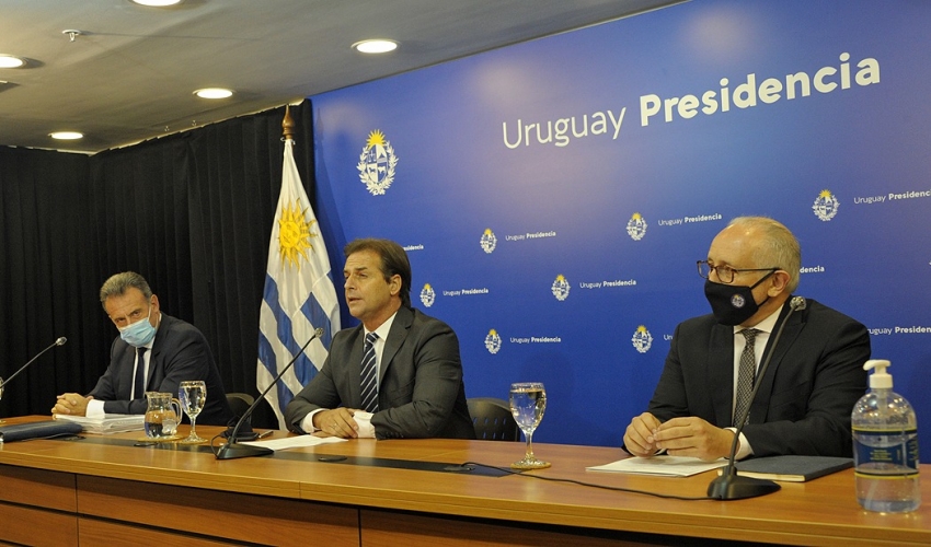 &iquest;Por qu&eacute; el gobierno uruguayo demor&oacute; tanto en comunicar medidas tan tibias?. Y otro tema: "La inmunizaci&oacute;n militante de reba&ntilde;o"