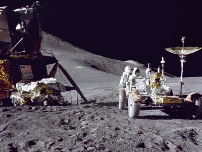 Aunque los aparatos que permanecen en la Luna pertenecen a la NASA, la superficie en la que se asientan son, seg&uacute;n la ONU, de toda la humanidad.