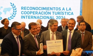 FAEVYT recibe reconocimiento internacional por su contribuci&oacute;n al desarrollo tur&iacute;stico