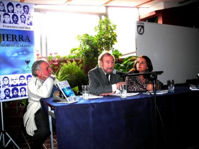 "Bajo Tierra: 33 mineros que conmovieron al mundo" del periodista Francisco Leal D&iacute;az