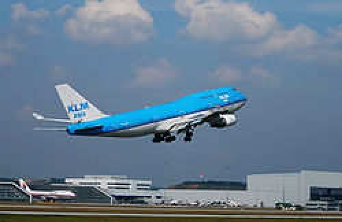  El 747-406M de KLM que partió de Schipol, aeropuerto de Amsterdam el 15 de diciembre de 1989 con destino en Narita, Japón, previa escala en Anchorage.   Viajaban 231 pasajeros y 14 tripulantes. Gracias a la pericia de la tripulación, no hubo que lamentar una sola víctima.