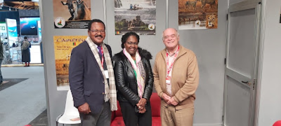 Con Samuel Mbe, de Camer&uacute;n y Mar&iacute;a Solange, de Costa de Marfil.