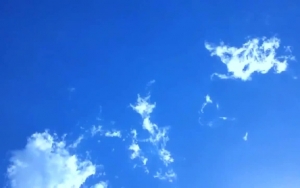 Hacia los cielos abiertos o cielo &uacute;nico