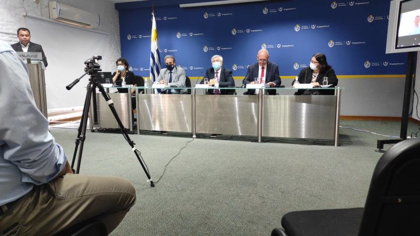 Coordinadora Nacional del PPD de Uruguay, Sandra Bazzani; Subsecretario de Turismo, Remo Monzeglio;  Ministro de Turismo, Tabar&eacute; Viera; Subsecretario del Ministerio de Industria y Energ&iacute;a. Walter Verri; Integrante del Programa Page, Alicia Torres. 