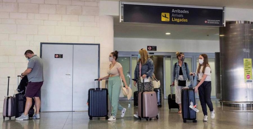 Estados Unidos levanta la recomendaci&oacute;n global de no viajar al extranjero