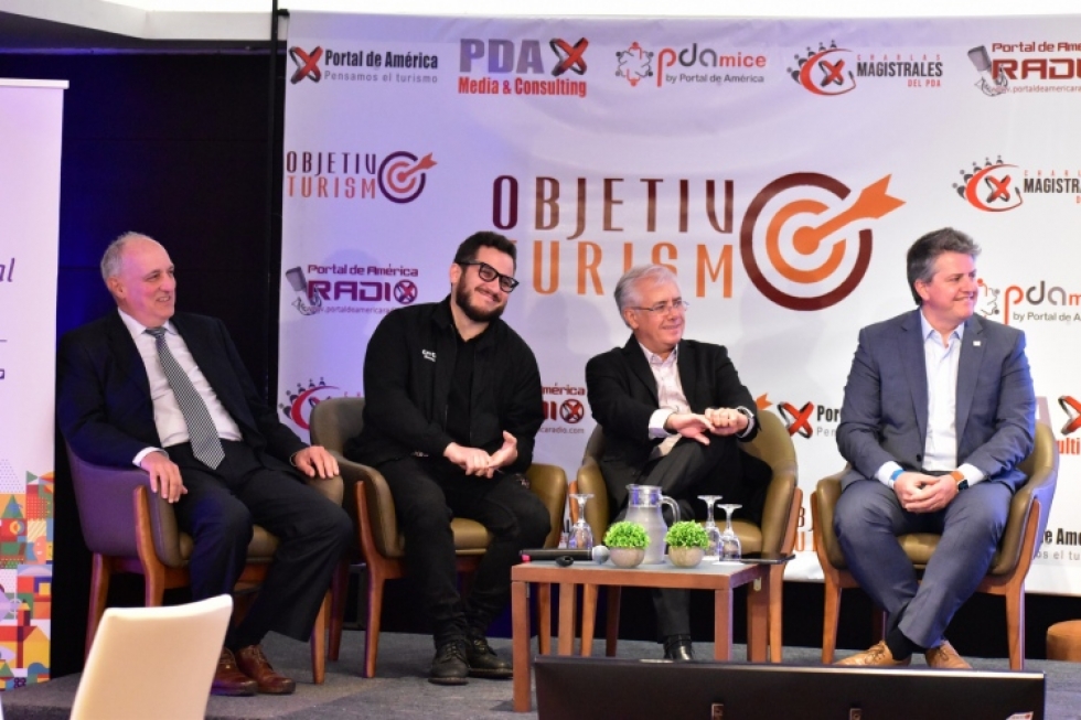 "La tecnolog&iacute;a en la comunicaci&oacute;n del turismo". Un lujo presentar este panel, si&eacute;ntanse obligados a verlo  #ObjetivoTurismoPDA