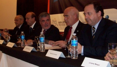 Meyer particip&oacute; de la reuni&oacute;n de la OMT en Iguaz&uacute;  