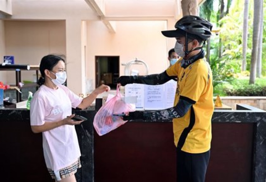 China ampl&iacute;a el confinamiento de la isla de Hainan, con miles de turistas atrapados
