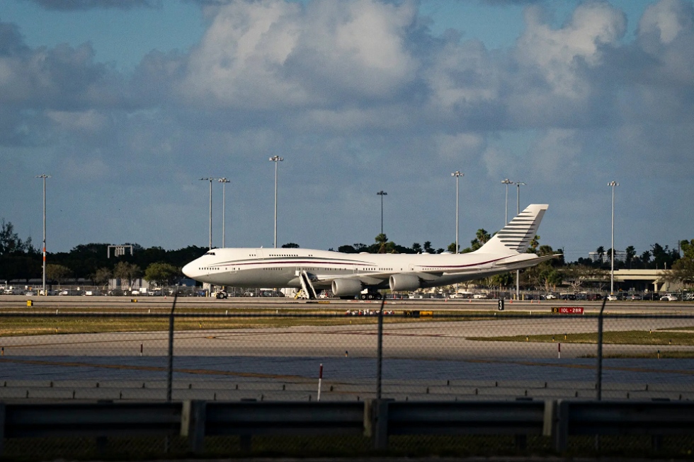 EE. UU. acepta formalmente un avi&oacute;n de Catar para Trump