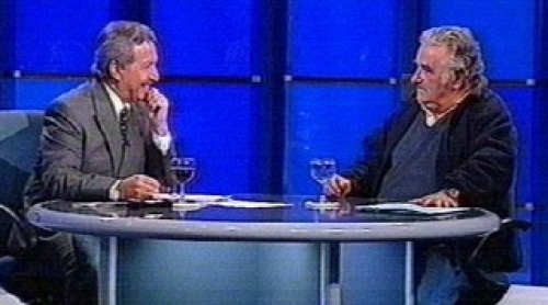 La entrevista de N&eacute;ber Ara&uacute;jo a Jos&eacute; Mujica en Agenda Confidenciala