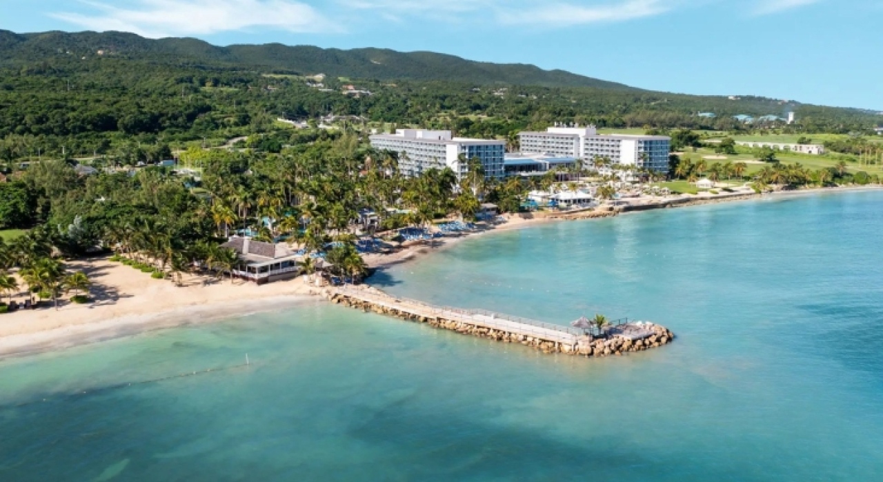 Hyatt mantendr&aacute; cerrados 7 de sus 8 resorts en Jamaica hasta finales de 2026