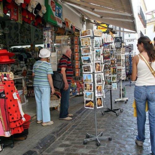Econom&iacute;a, turismo y transporte a&eacute;reo