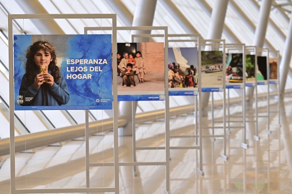 ACNUR inaugur&oacute; muestra fotogr&aacute;fica &ldquo;Esperanza Lejos del Hogar&rdquo; en el Aeropuerto Internacional de Carrasco