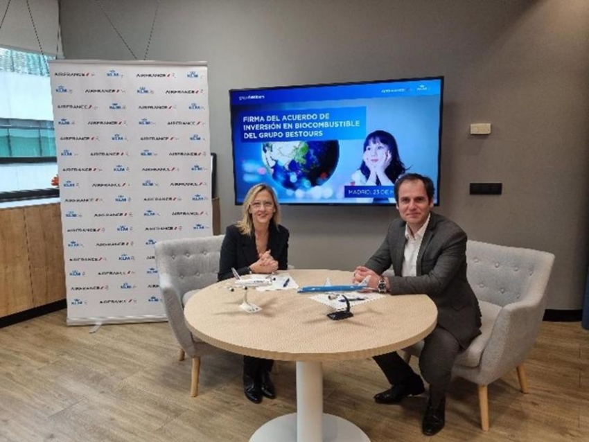 El director general de Air France-KLM para Espa&ntilde;a y Portugal, Laurent Perrier, y la directora general de Grupo Bestours, Julia Franch.