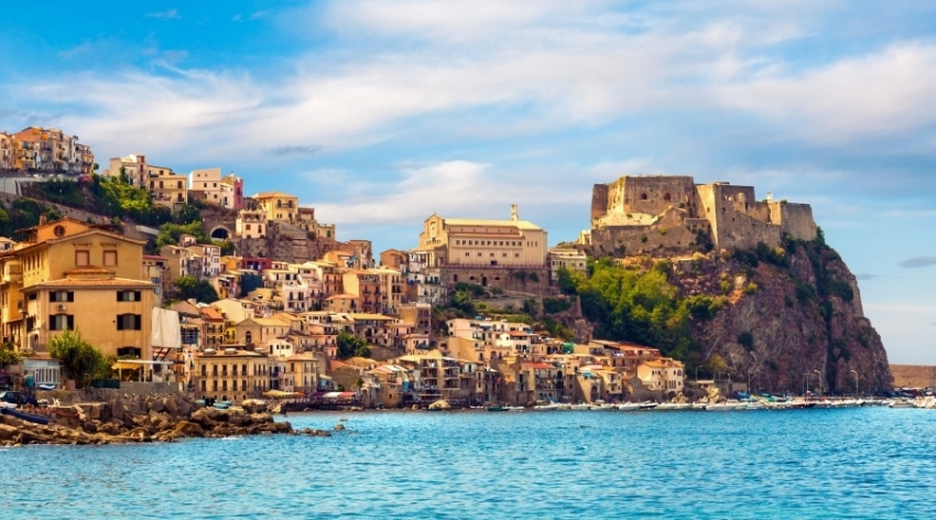 Sicilia paga el 50% del avi&oacute;n y el 30% del hotel a los turistas