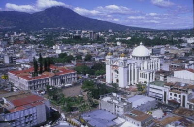 Empresarios de El Salvador piden una pol&iacute;tica integral de turismo