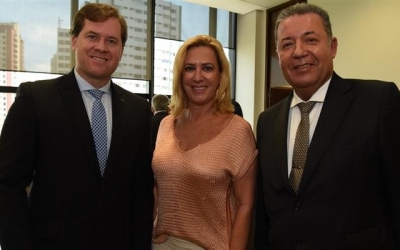 Marx Beltr&atilde;o, Ministro de Turismo; Vivianne Martins, presidente de Cevec; Alexandre Sampaio, presidente del Consejo de Turismo de la CNC.