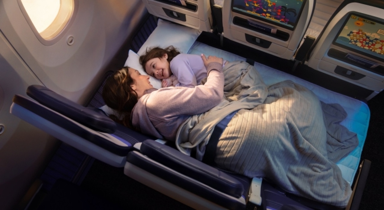 Revoluci&oacute;n en las aerol&iacute;neas: llegan los asientos-cama a la clase econ&oacute;mica