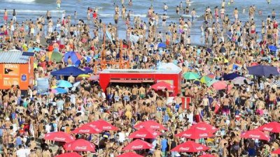 Pinamar vive un fin de semana perfecto y los turistas ya no consiguen lugar