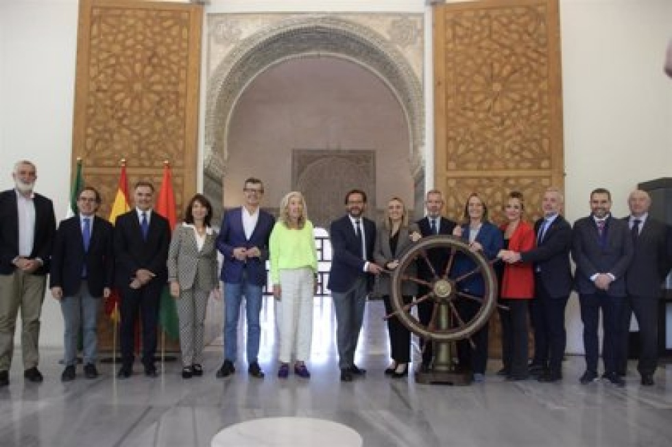 Foto de familia de la presentaci&oacute;n del Congreso Internacional de Turismo N&aacute;utico.
