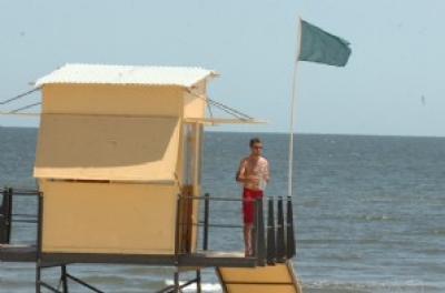 Las playas montevideanas ya tienen guardavidas