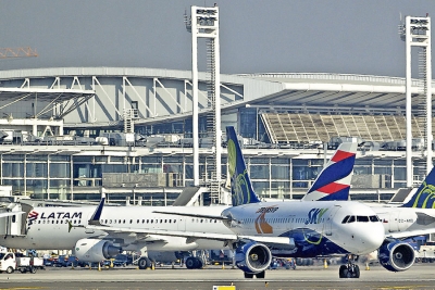 Chile: rebaja en tasas de embarque saca aplausos de aerol&iacute;neas y cr&iacute;ticas de Fenabus